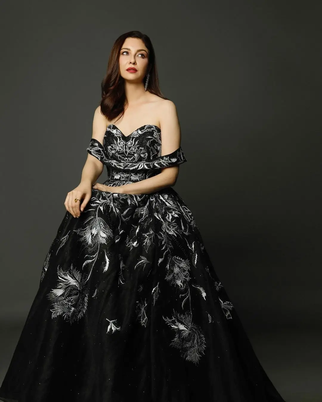 Saumya Tandon in Indian Traditional Black Lehenga Choli